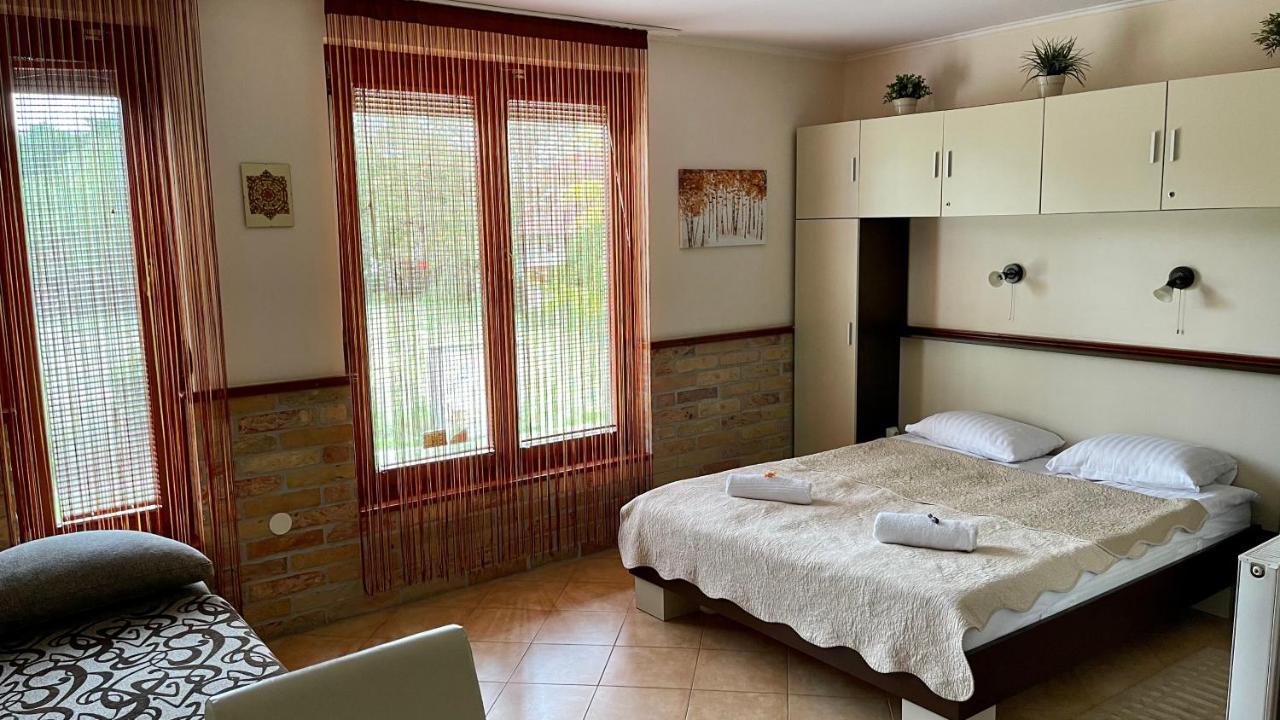 Gyula Vár Panoráma Apartman Esterno foto